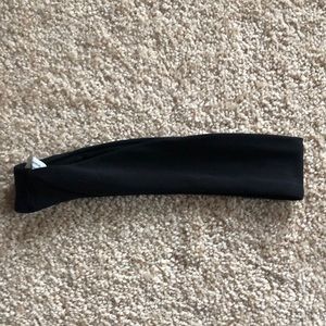 Athleta black head band